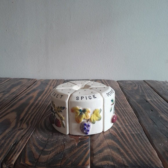 Vintage 6 piece salt, pepper and spice shakers - Picture 3 of 9